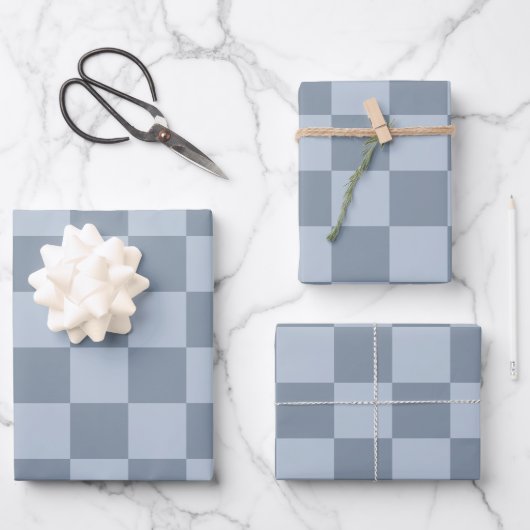 Minimalistisch poederblauw schaakbordpatroon inpakpapier vel (Voorkant)