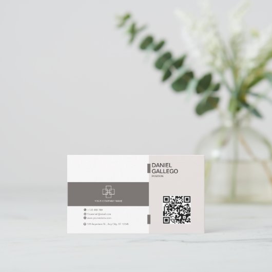 Minimalistisch professioneel Visitekaartje (Staand voorkant)