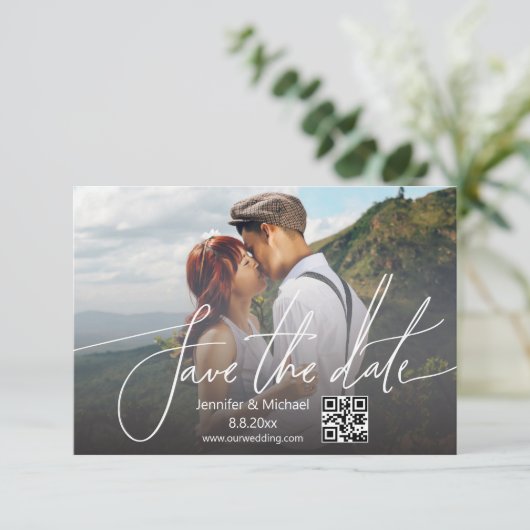 minimalistisch qr code wit handschrift koppel foto save the date (Staand voorkant)