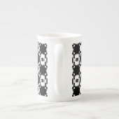 Minimalistisch retro dambordpatroon – monochroom o porselein kop (Achterkant)