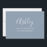Minimalistisch robuust blauw bruidsvoorstel Kaart<br><div class="desc">Minimalistisch modern blauw droesblauw calligrafiegelvoorstel. Bridal party voorstel card en uitnodiging. Biedt trendy en stijlvolle scriptlettertypen en stoffige blauwe pastelkleur.</div>