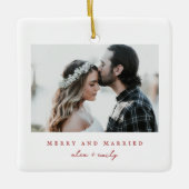 Minimalistisch Rood en Wit - Vrolijk en Getrouwd F Keramisch Ornament (Voorkant)