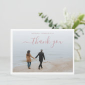 Minimalistisch Roos script met 2 foto's bruiloft Bedankkaart (Staand voorkant)