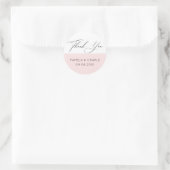 Minimalistisch roze en wit Dankuwel typografie Ronde Sticker (Tas)