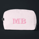 Minimalistisch Roze Modern Initiaal Monogram Toilettasje<br><div class="desc">Minimalistisch Roze Modern Initiaal Monogram Dopp Kit. Creëer Uw eigen gepersonaliseerde Dopp Kit Bag met aangepaste initiaal naam.</div>