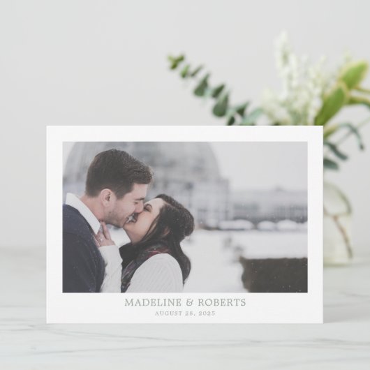 Minimalistisch Sage Green Photo Weddenschap Hartel Bedankkaart (Staand voorkant)