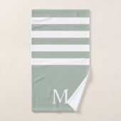 Minimalistisch Sage Green White Stripes Monogram Bad Handdoek (Handdoek)