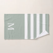 Minimalistisch Sage Green White Stripes Monogram Bad Handdoek (Handdoek)
