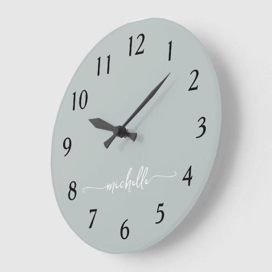 Minimalistisch Sage Groen Monogram Signature Scrip Grote Klok (Hoek)