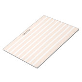 Minimalistisch schoon lichtroze strippatroon 11x8. notitieblok (Schuin)