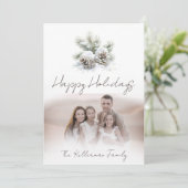 minimalistisch script, besneeuwde dennenappels Fam Feestdagenkaart (Staand voorkant)