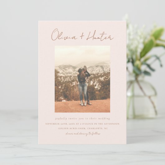Minimalistisch script Boho Terracotta Photo Weddin Kaart (Staand voorkant)