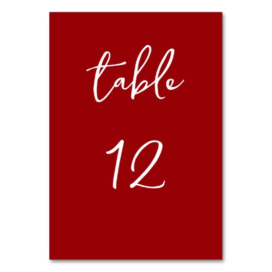 Minimalistisch script Deep Red Table Number Kaart (Achterkant)