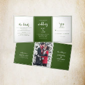 Minimalistisch script donkergroen en wit huwelijk drieluik uitnodiging