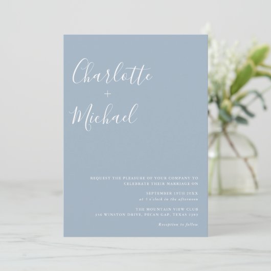 Minimalistisch Script Dusty Blue Photo Wedding Kaart (Staand voorkant)