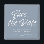 Minimalistisch Script Dusty Blue Wedding Save the  Magneet<br><div class="desc">Minimalistisch script stoffige blauwe kalligrafie bruiloft,  behalve de date magnet.</div>