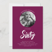 Minimalistisch script foto 60e verjaardag magenta kaart (Voorkant)