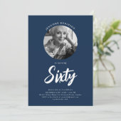 Minimalistisch Script Foto 60e verjaardag Navy Blu Kaart (Staand voorkant)
