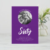 Minimalistisch script foto 60e verjaardag Paarse Kaart (Staand voorkant)