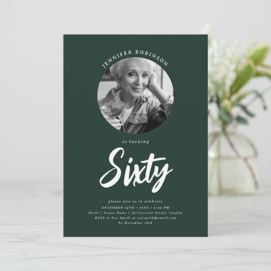 Minimalistisch script foto 60e verjaardag smaragd kaart (Staand voorkant)