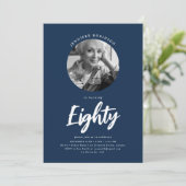 Minimalistisch Script Foto 80e verjaardag Navy Blu Kaart (Staand voorkant)