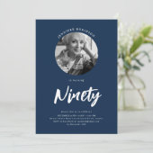 Minimalistisch Script Foto 90e verjaardag Navy Blu Kaart (Staand voorkant)