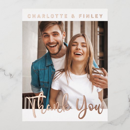 Minimalistisch script gepersonaliseerd trouwtrouwk folie feestdagen briefkaart (Voorkant)