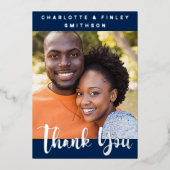 Minimalistisch script gepersonaliseerd trouwtrouwk folie feestdagenkaart (Voorkant)