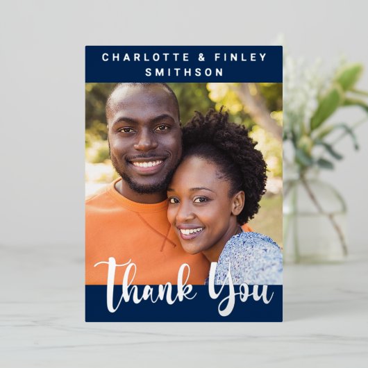 Minimalistisch script gepersonaliseerd trouwtrouwk folie feestdagenkaart (Staand Voorkant)