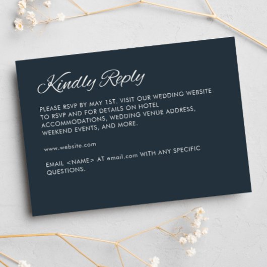 Minimalistisch Script Gunmetal Blue Wedding RSVP Kaartje