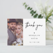 Minimalistisch script hart bruiloft dank u kaart (Staand voorkant)