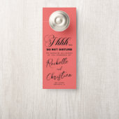 Minimalistisch script kalligrafie bruiloft gast deurhanger (Op knop)