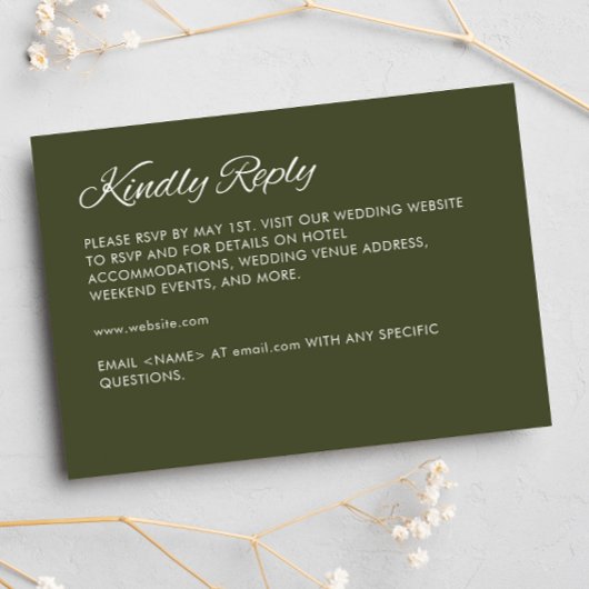 Minimalistisch Script Leger Green Wedding RSVP Kaartje
