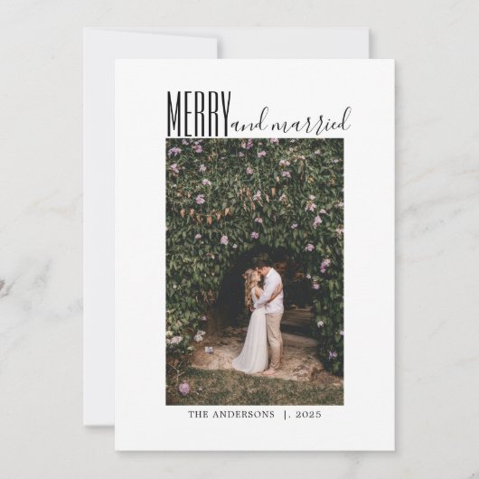 Minimalistisch script Merry Married Photo Christma Feestdagenkaart (Voorkant)