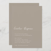 Minimalistisch script Modern Boho Taupe Brown Wedd Kaart (Voorkant / Achterkant)