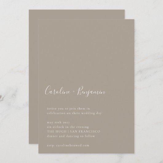 Minimalistisch script Modern Boho Taupe Brown Wedd Kaart (Voorkant / Achterkant)