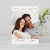 Minimalistisch script persoonlijke bruiloft Dank u Folie Feestdagenkaart (Staand Voorkant)
