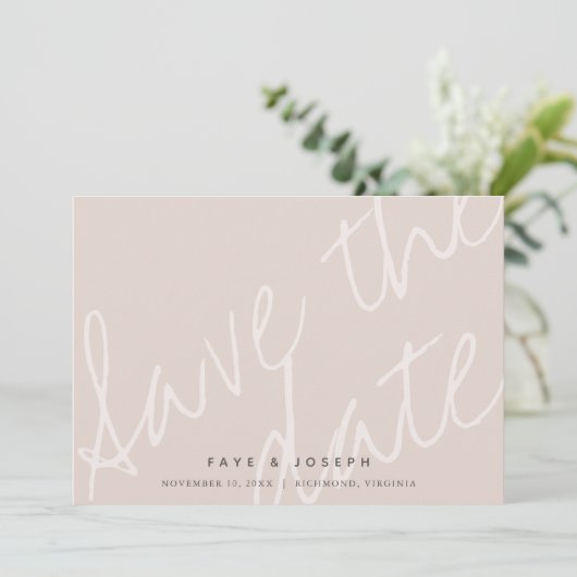 Minimalistisch Script Roze Beige Save the Date Kaa Kaart (Staand voorkant)