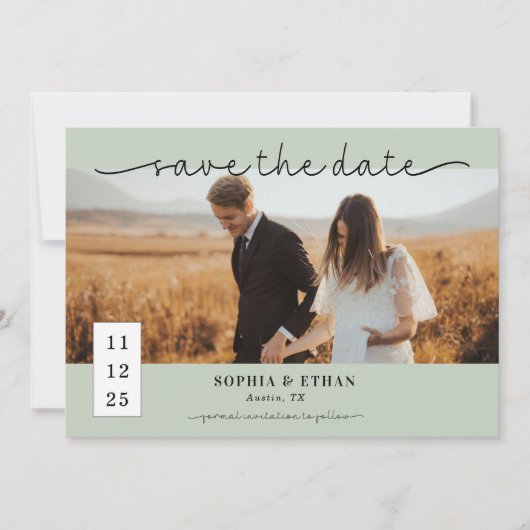 Minimalistisch Script Sage Green Photo Wedding Save The Date (Voorkant)