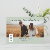 Minimalistisch Script Sage Green Photo Wedding Save The Date (Staand voorkant)