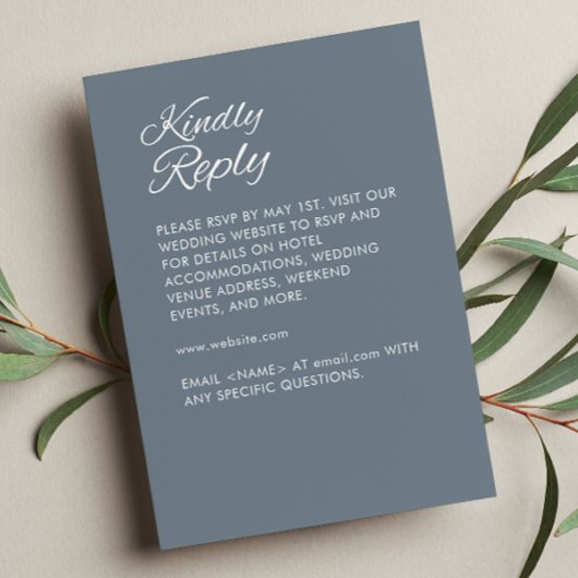 Minimalistisch Script Slate Grey Wedding RSVP Kaartje
