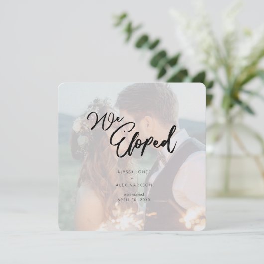 Minimalistisch script We hebben aankondiging van b (Staand voorkant)