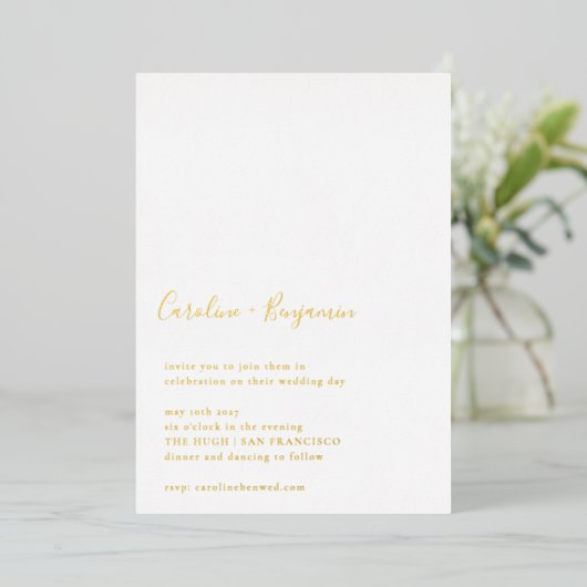 Minimalistisch script White Modern Wedding Gold Folie Uitnodiging (Staand Voorkant)