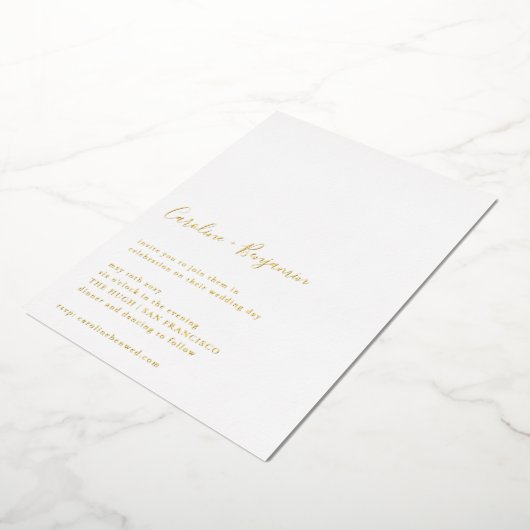 Minimalistisch script White Modern Wedding Gold Folie Uitnodiging (Gedraaid)