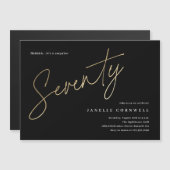Minimalistisch script zwart en Gold 70th Birthday Magnetische Uitnodiging (Voorkant / Achterkant)