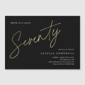 Minimalistisch script zwart en Gold 70th Birthday Magnetische Uitnodiging (Voorkant)