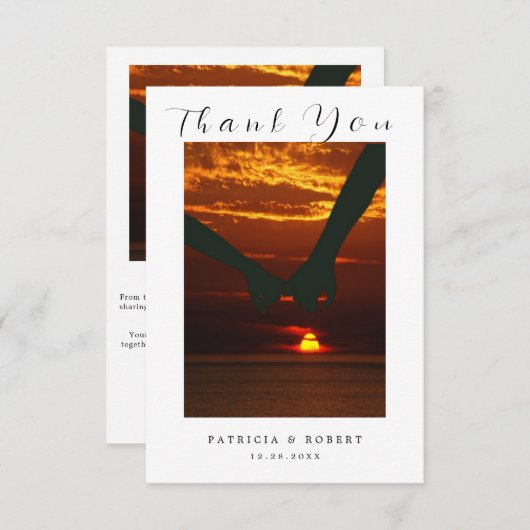 Minimalistisch Simple Script newlyweds Weddenfoto Bedankkaart (Voorkant / Achterkant)
