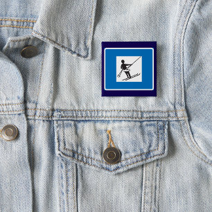 Minimalistisch skilift-symbool met blauwe rand vierkante button 5,1 cm