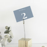Minimalistisch stoffig blauw huwelijkstafelnummer kaart<br><div class="desc">Elegant minimalistisch script bruiloft tabel nummer. Ontdek het hele collectie voor een gecoördineerd huwelijksthema. Dm voor advies of personalisatie</div>