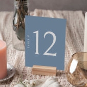 Minimalistisch stoffig blauw tafelnummer bruiloft